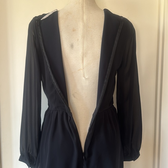 💕Abercrombie & Fitch Black Chiffon Long Sleeve Romper Shorts 4 EUC - Picture 9 of 13